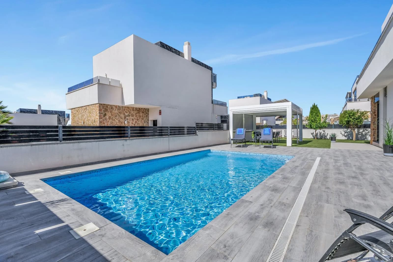 Villa In Torrevieja - Image 3
