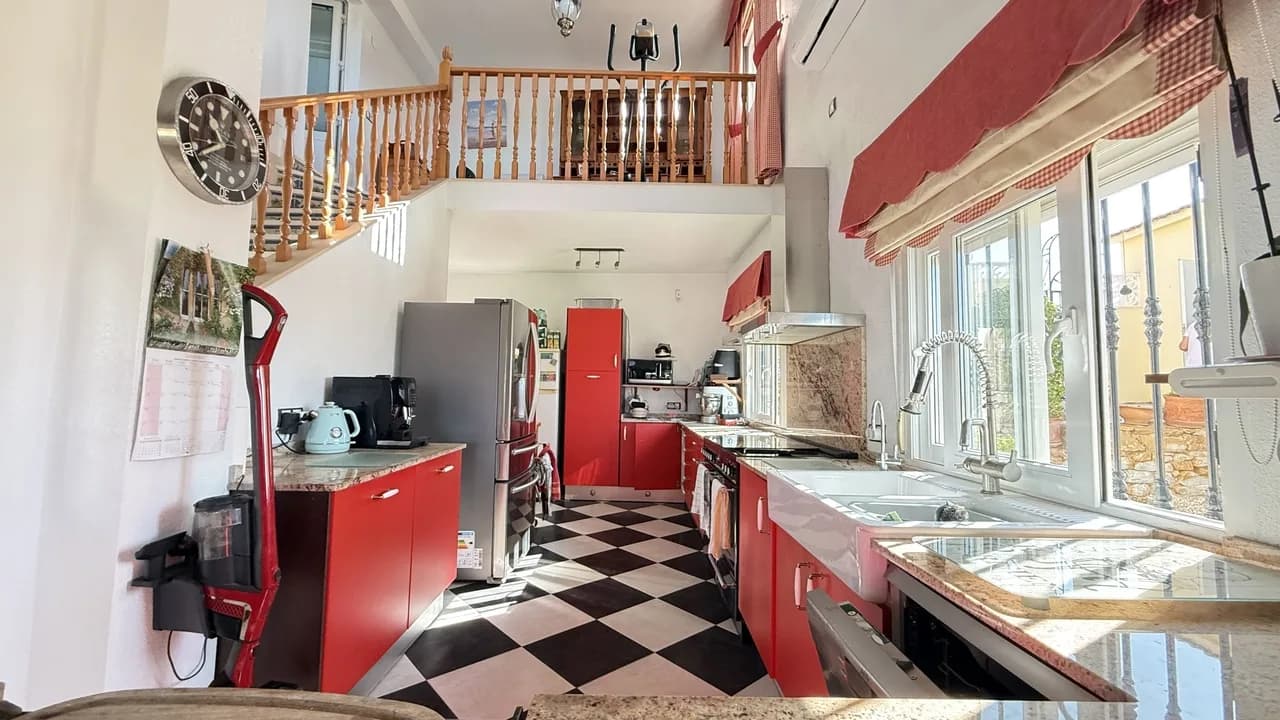 Villa de 5 dormitorios en venta en La Zenia, Alicante - Image 6