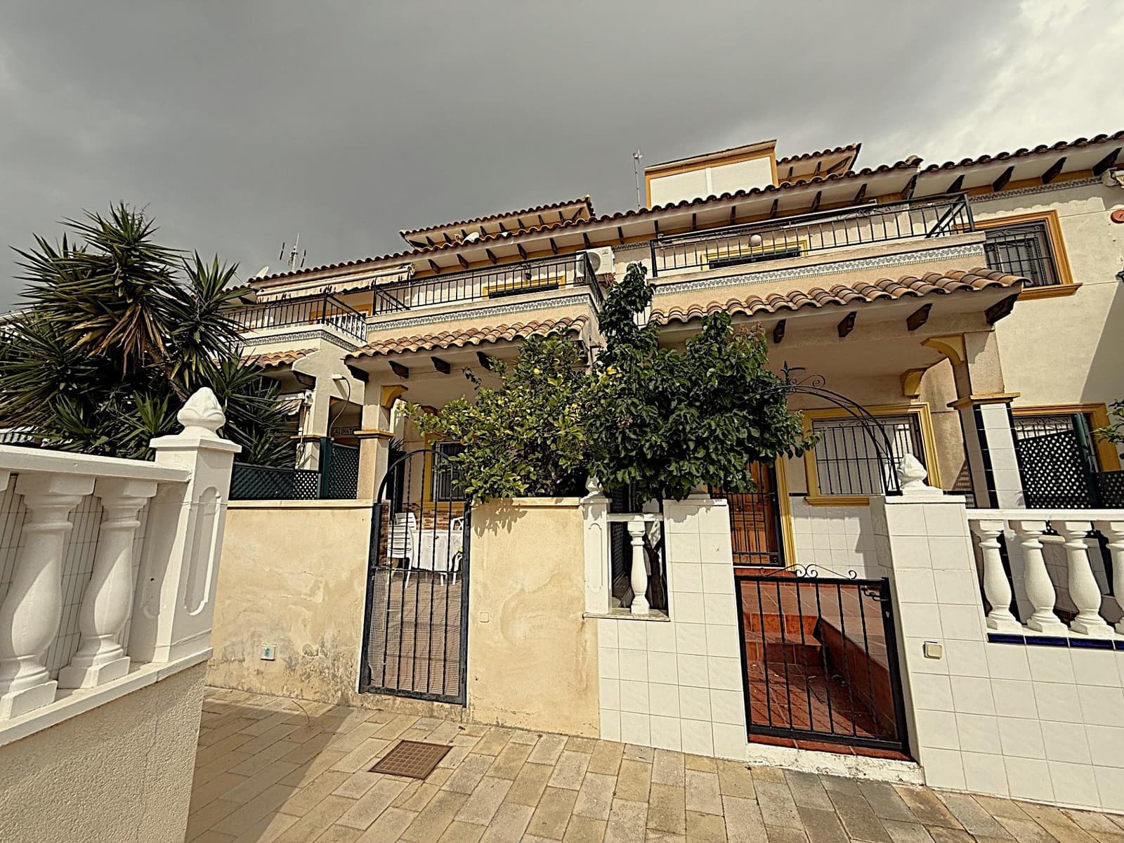 Town House In Punta Prima - Image 3