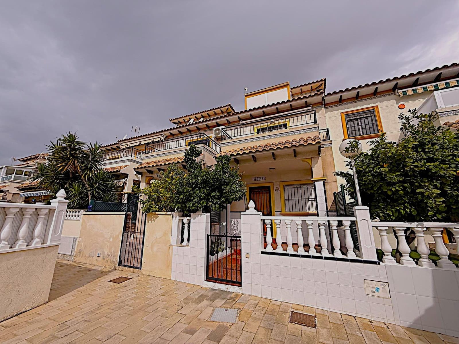 Town House In Punta Prima - Image 5