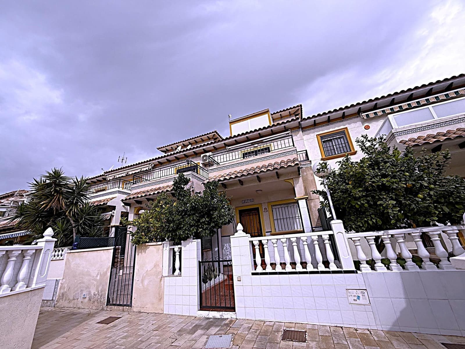 Town House In Punta Prima - Image 9