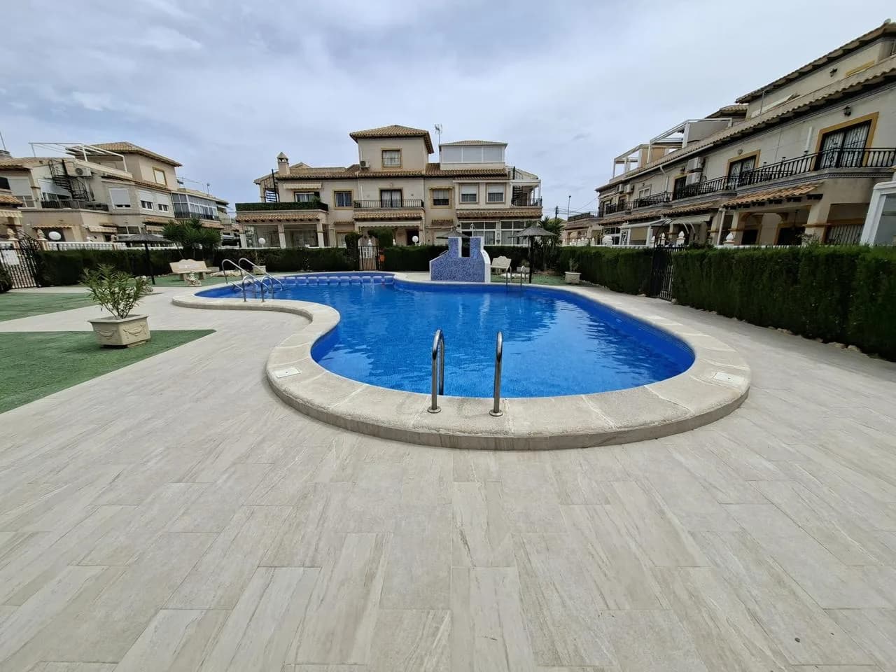 Bungalow Reformado Con Jardín Y Piscina En La Zenia