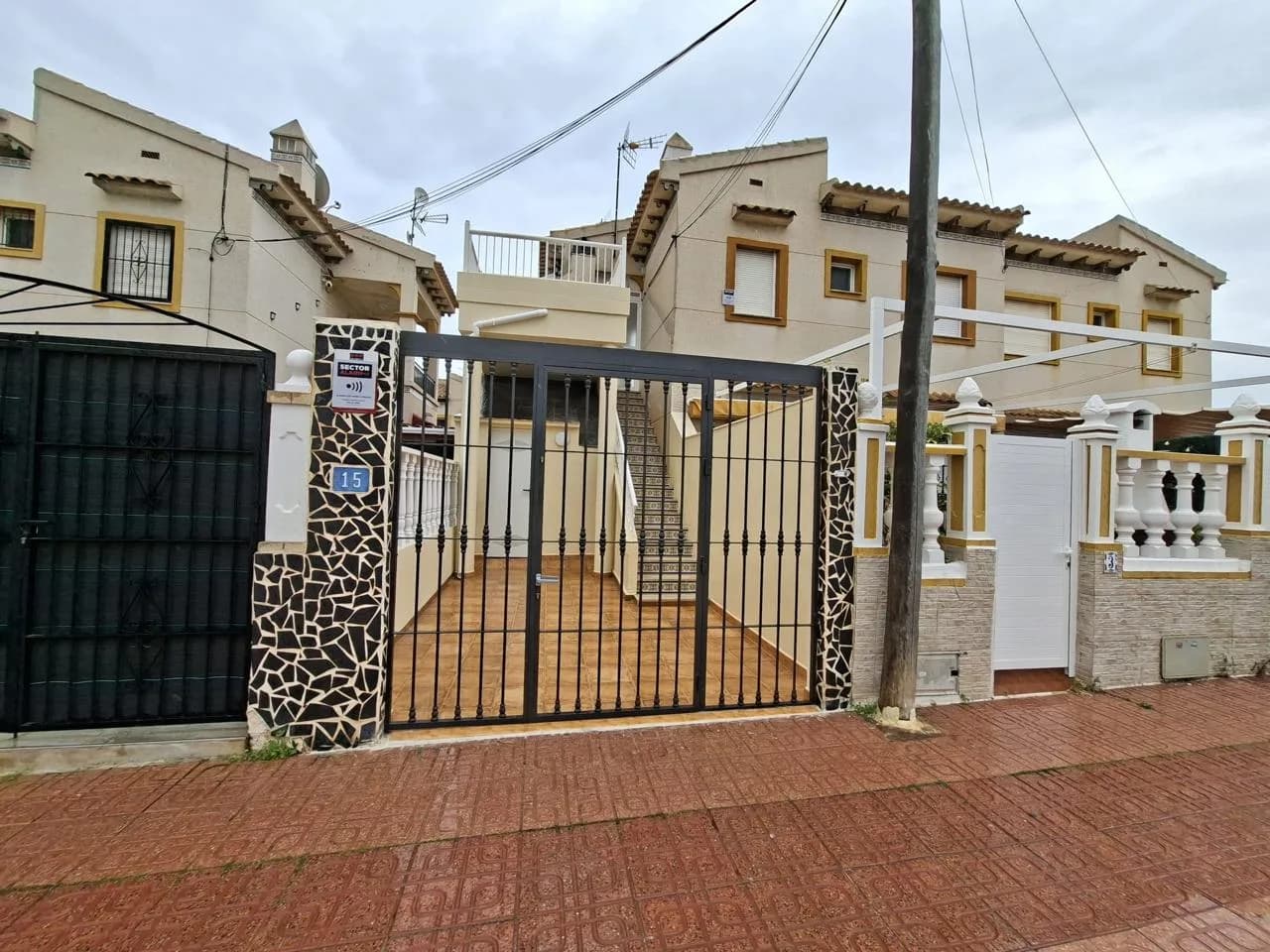 Bungalow Reformado Con Jardín Y Piscina En La Zenia - Image 2