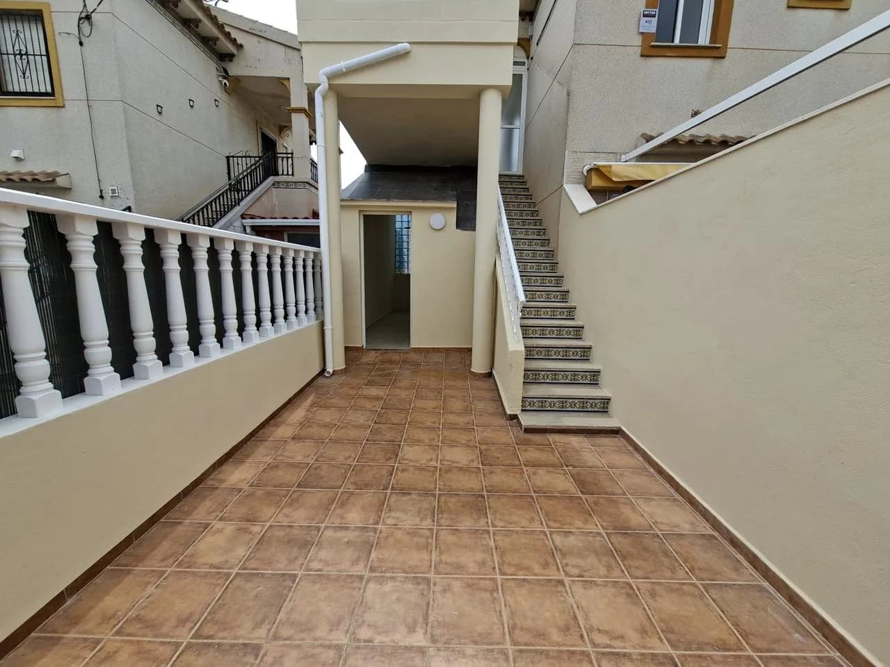 Bungalow Reformado Con Jardín Y Piscina En La Zenia - Image 3