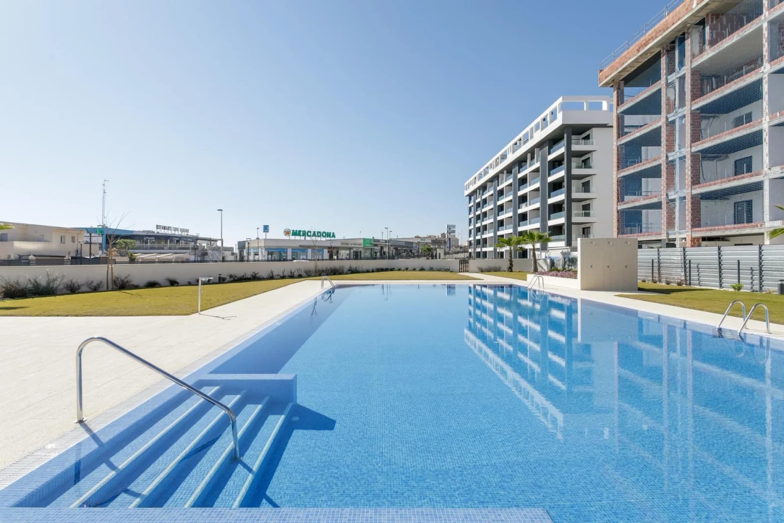 Penthouse In Torrevieja - Image 3