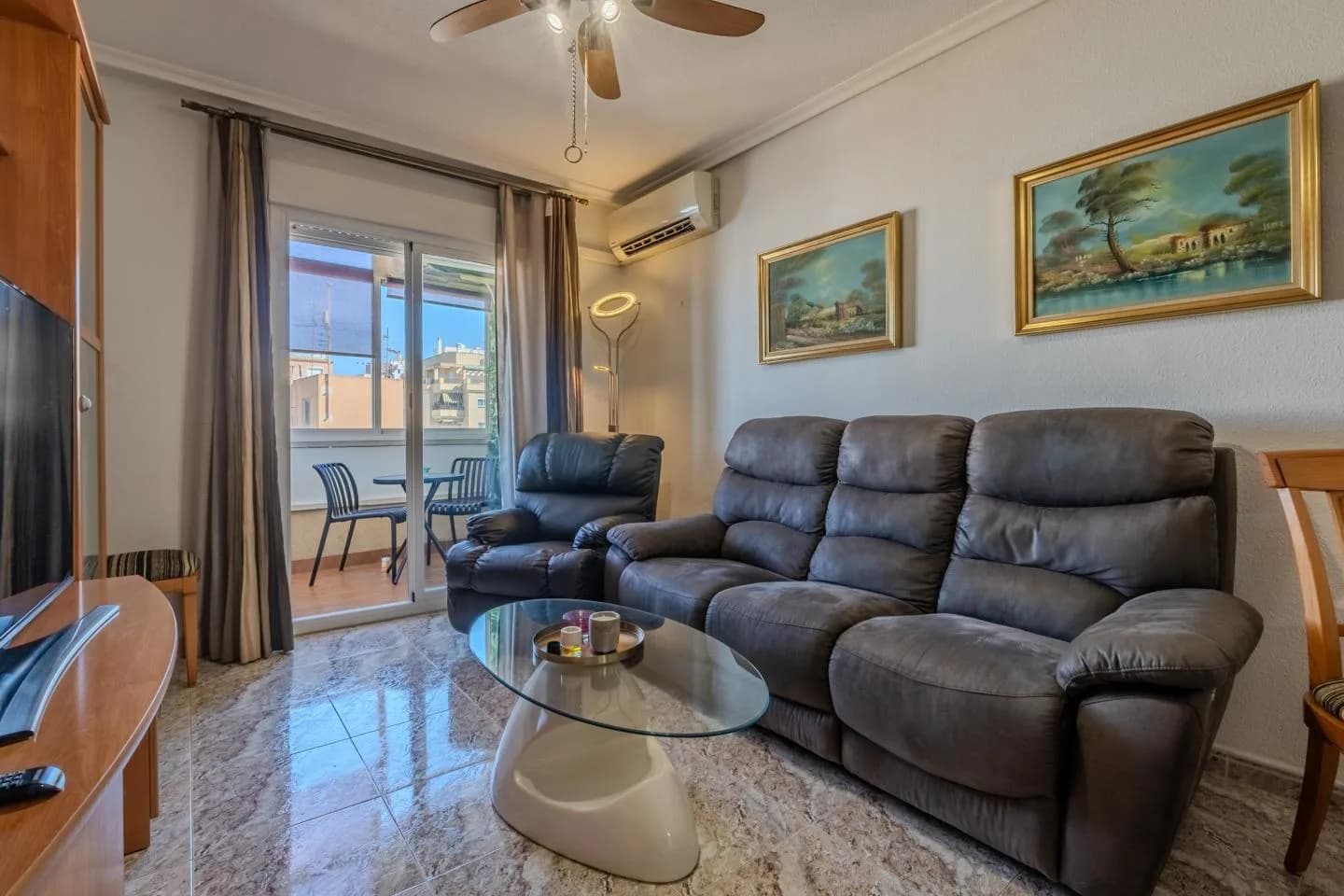 Piso Amplio Y Listo Para Entrar A Vivir En Torrevieja