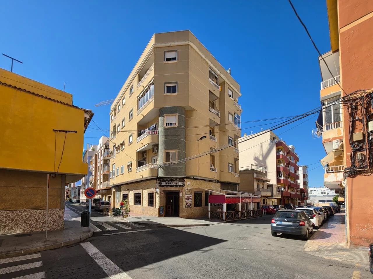 Piso Amplio Y Listo Para Entrar A Vivir En Torrevieja - Image 2