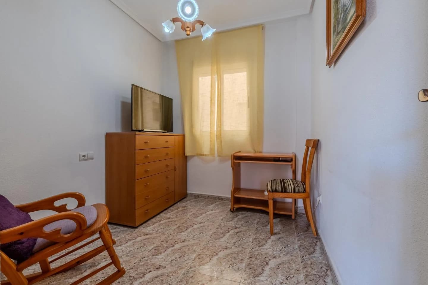Piso Amplio Y Listo Para Entrar A Vivir En Torrevieja - Image 7