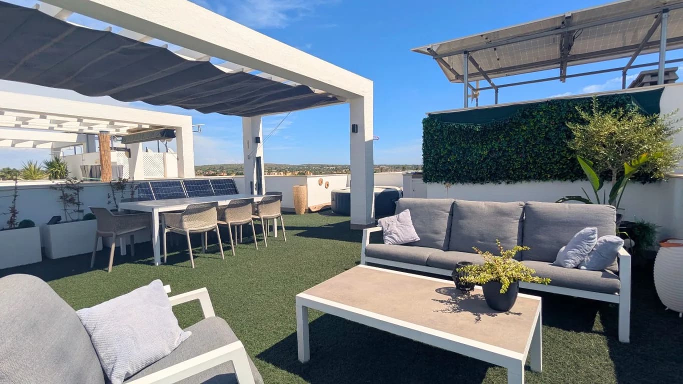 Penthouse In El Raso - Image 4