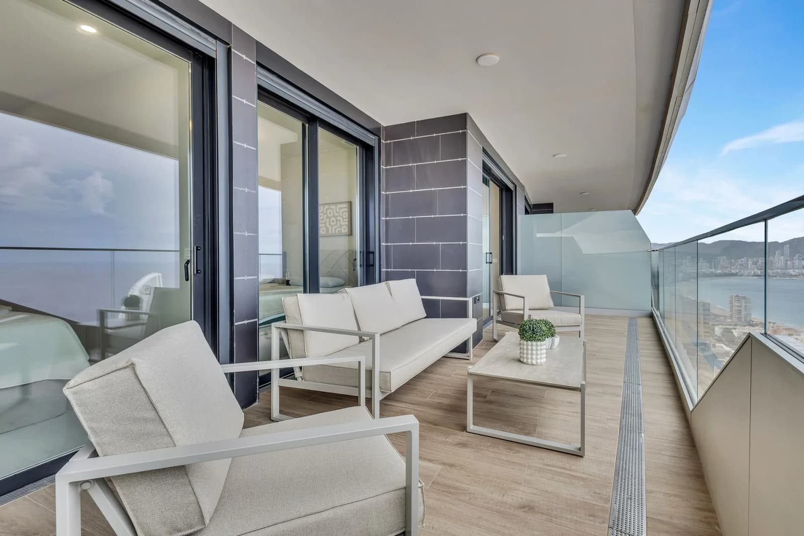 Apartment In Benidorm - Image 2