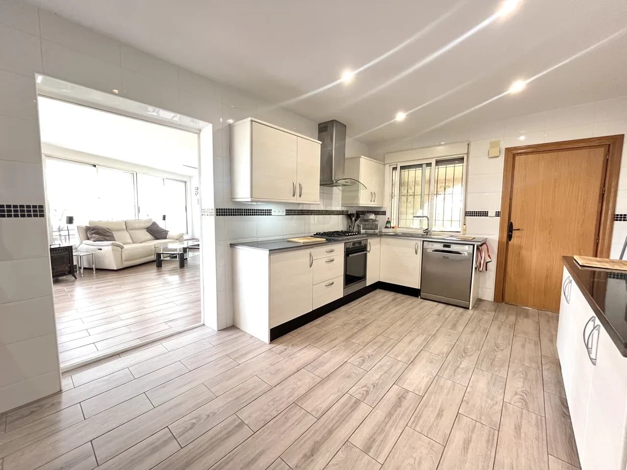 3 Bedroom Villa for Sale in Pinar de Campoverde, Alicante - Image 6