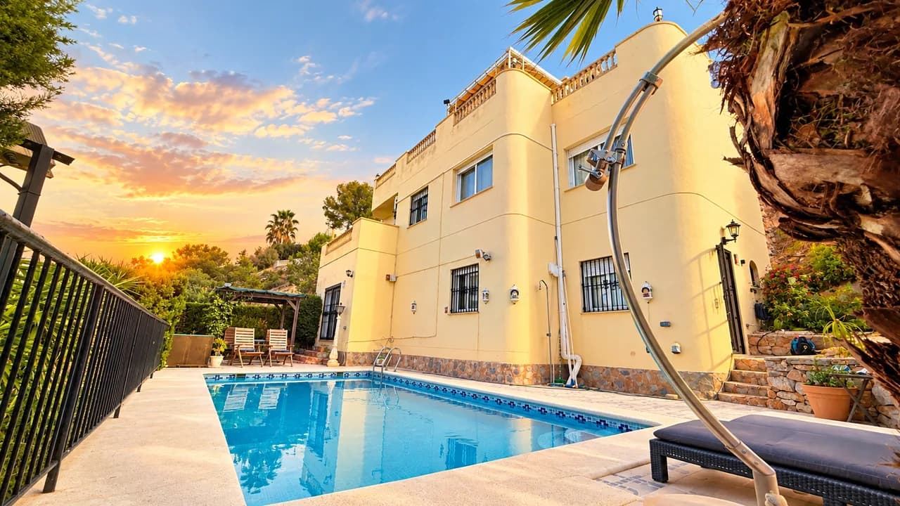 Villa de 5 chambres à vendre à Dehesa de Campoamor, Alicante - Image 2