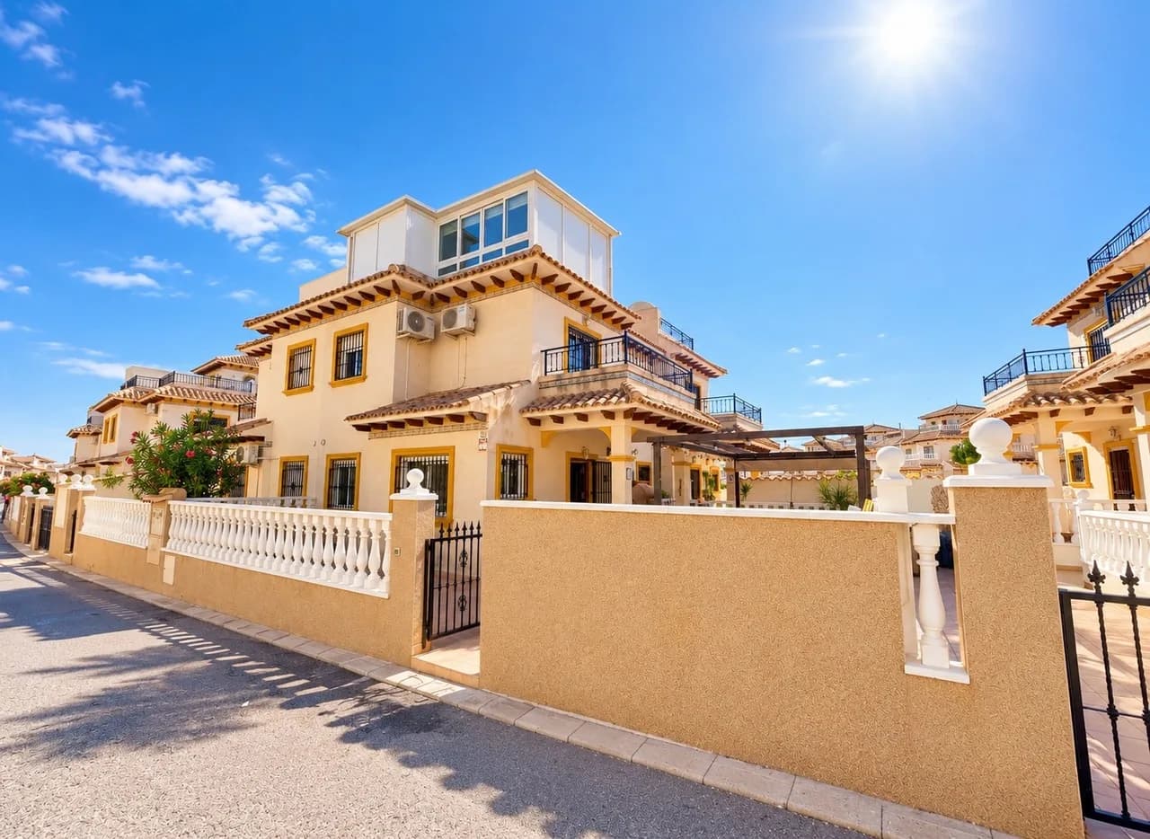 Townhouse met 3 slaapkamers te koop in La Zenia, Alicante