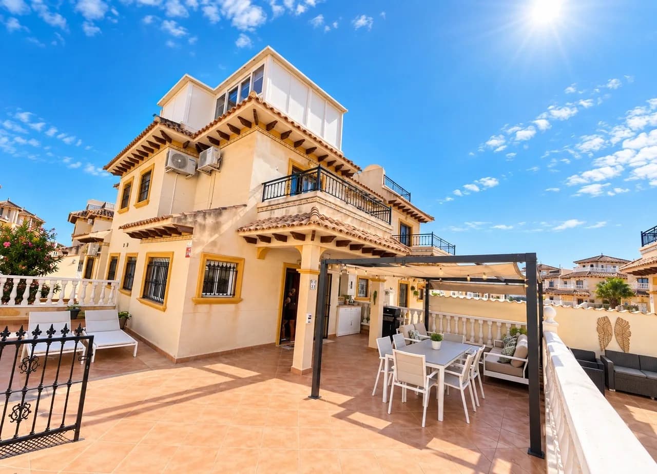 Townhouse met 3 slaapkamers te koop in La Zenia, Alicante - Image 2