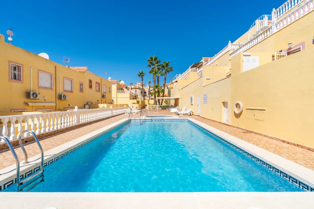 2 Bedroom Townhouse for Sale in Villamartin, Alicante