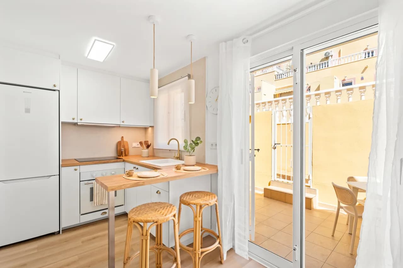 2 Bedroom Townhouse for Sale in Villamartin, Alicante - Image 4