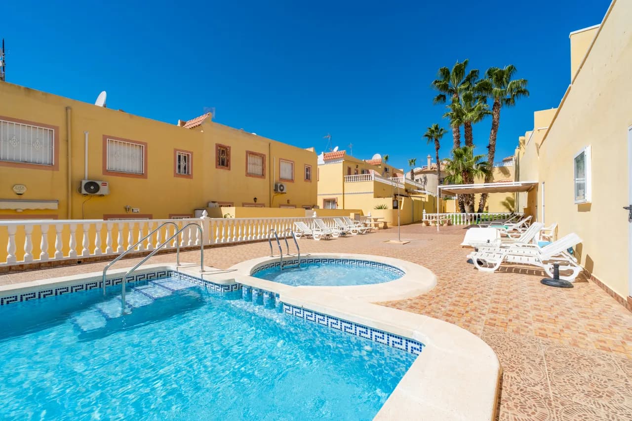 2 Bedroom Townhouse for Sale in Villamartin, Alicante - Image 8