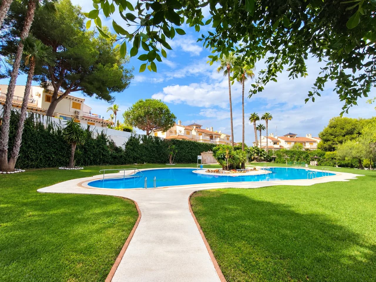 Villa de 2 chambres à vendre à Mil Palmeras, Alicante