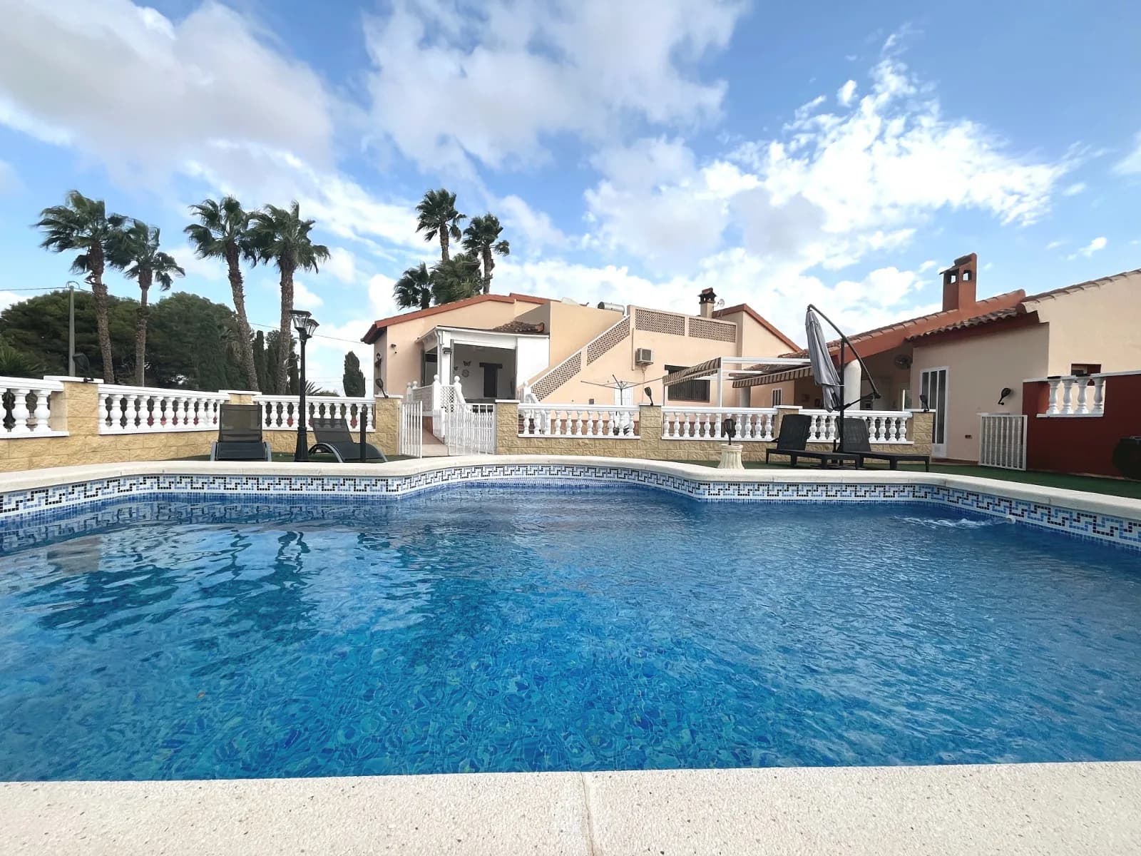 Villa de 3 dormitorios en venta en Daya Vieja, Alicante / Costa Blanca