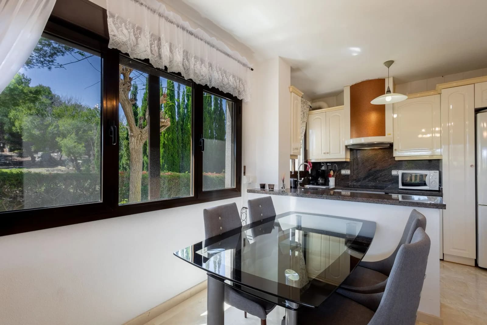 Apartment de 2 dormitorios en venta en Villamartín, Costa Blanca - Image 4