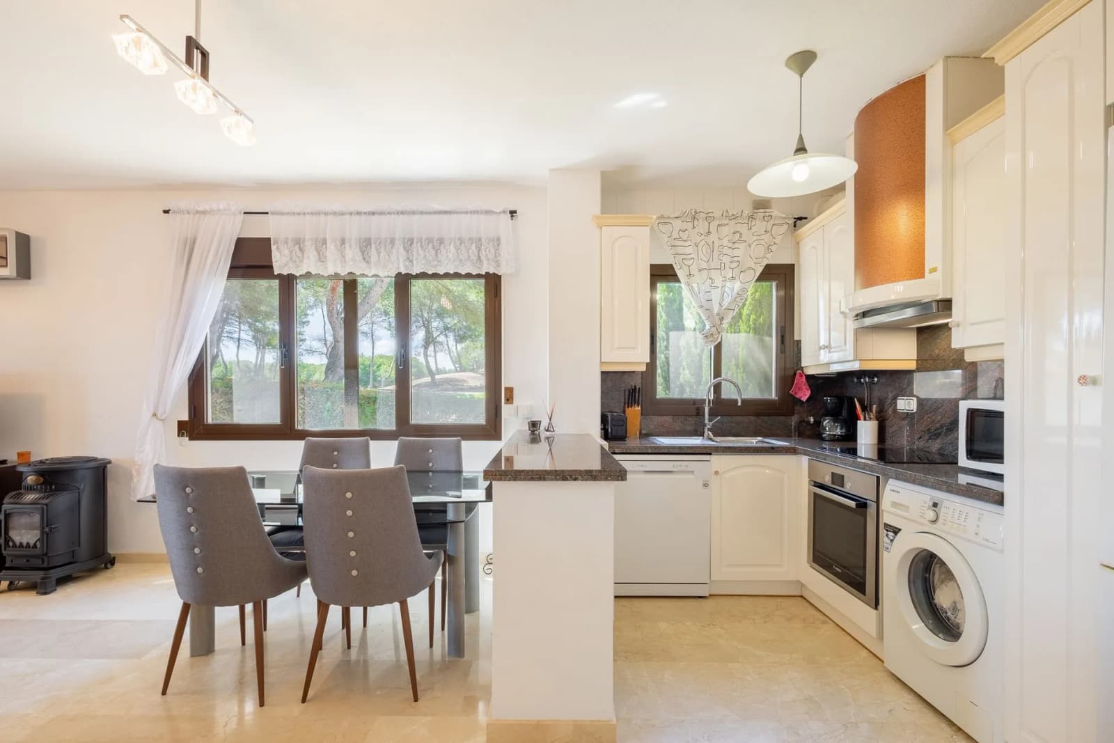 Apartment de 2 dormitorios en venta en Villamartín, Costa Blanca - Image 5