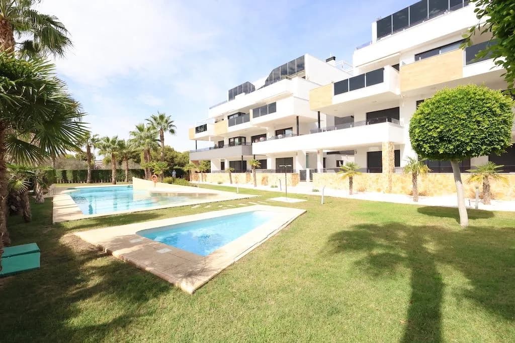 Apartment de 2 chambres à vendre à Orihuela Costa, Alicante - Image 2