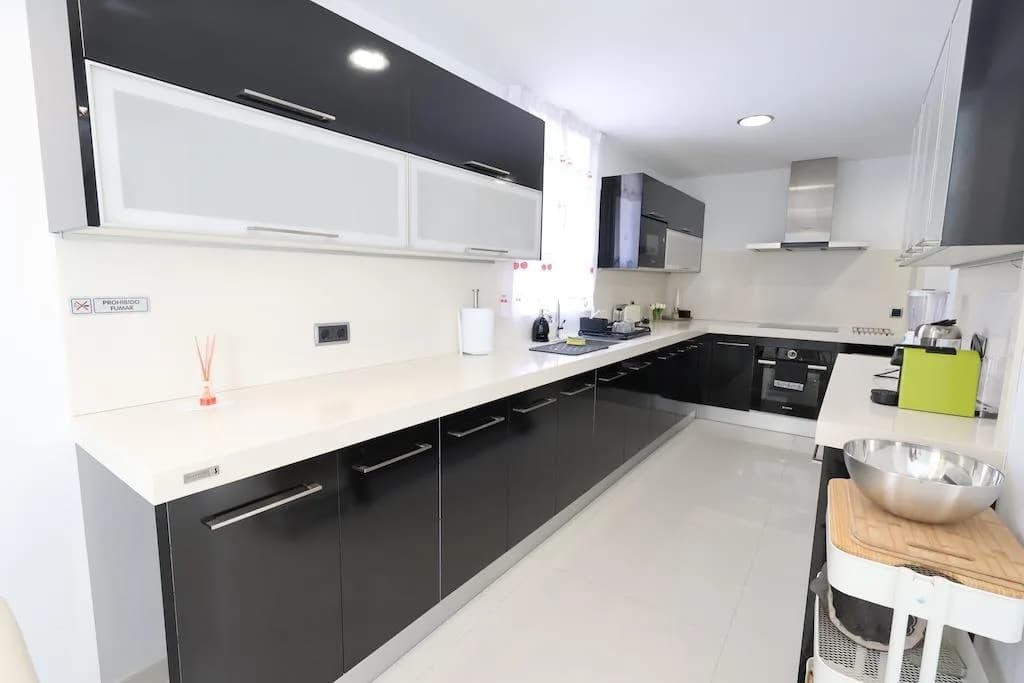 Villa de 4 dormitorios en venta en Cabo Roig, Alicante - Image 2