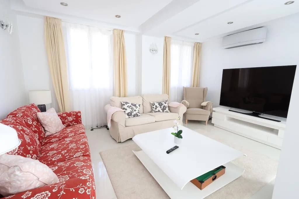 Villa de 4 dormitorios en venta en Cabo Roig, Alicante - Image 7