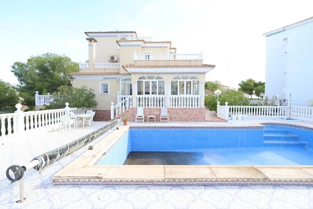 Villa de 5 chambres à vendre à Orihuela Costa, Alicante