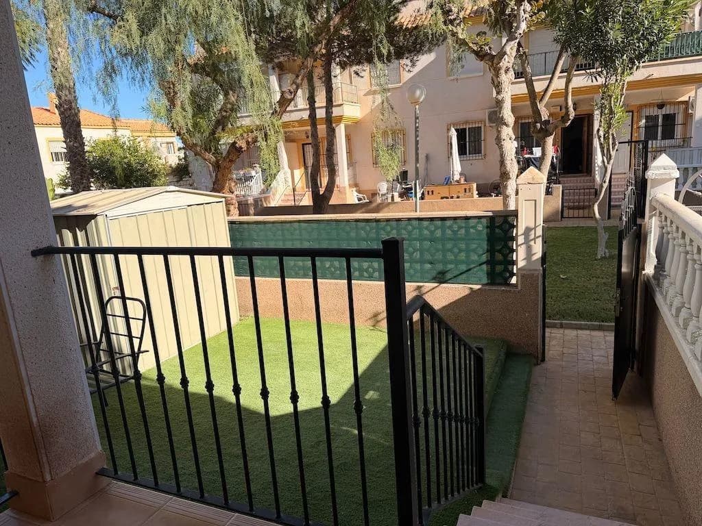 Bungalow de 2 chambres à vendre à Orihuela Costa, Alicante - Image 2
