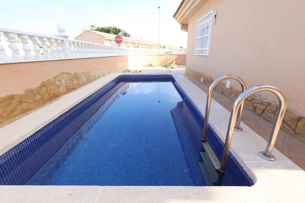 Villa z 3 sypialniami na sprzedaż w Torrevieja, Alicante - Image 4