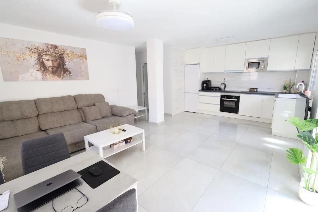 Apartment de 3 dormitorios en venta en Torrevieja, Alicante - Image 5