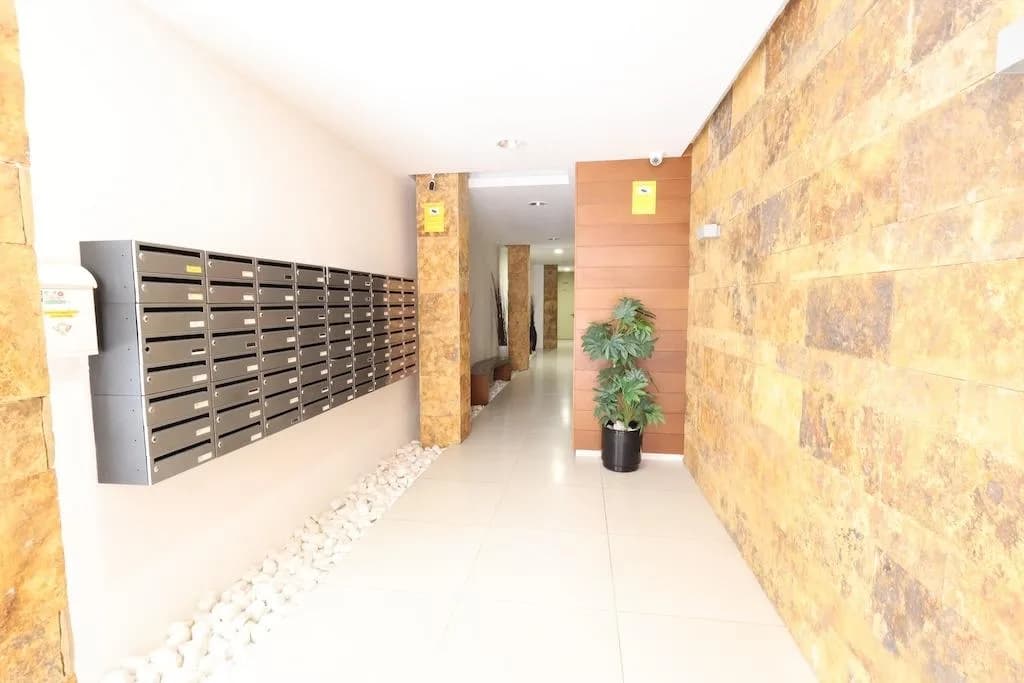 Apartment de 3 dormitorios en venta en Torrevieja, Alicante - Image 2