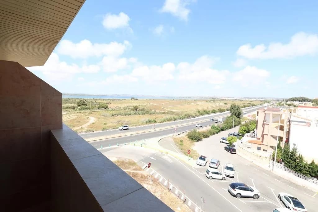Apartment de 3 dormitorios en venta en Torrevieja, Alicante - Image 3