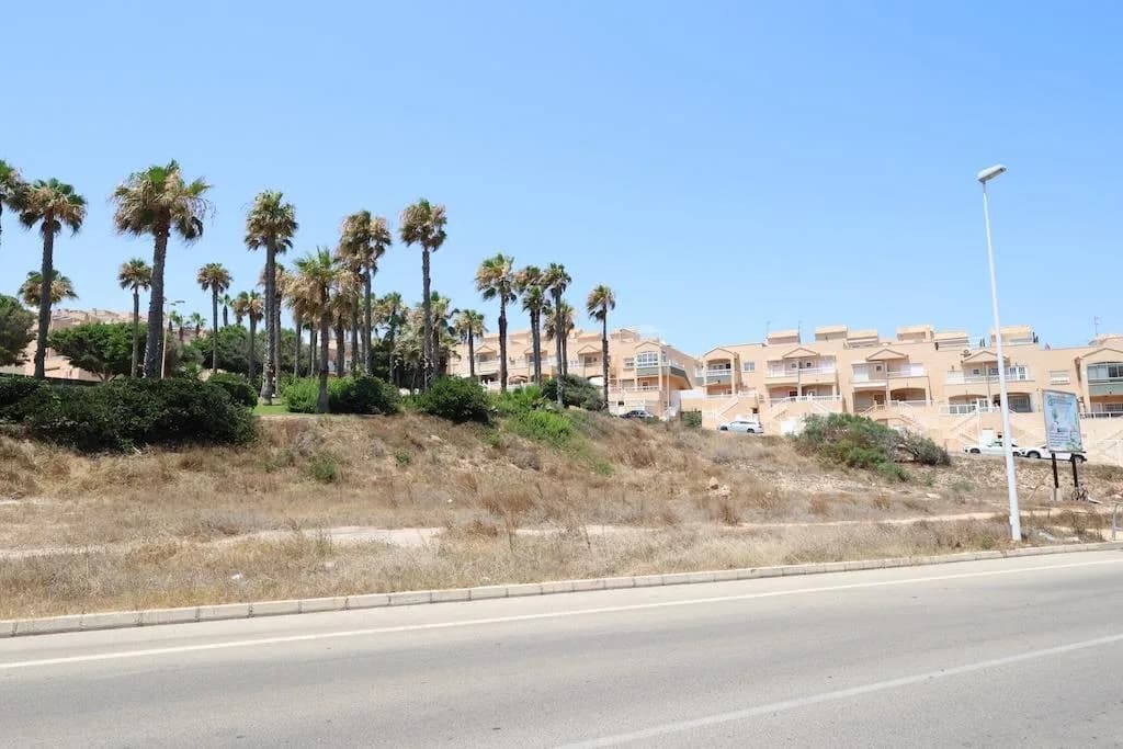 Plot / Land на продажу в Torrevieja, Alicante