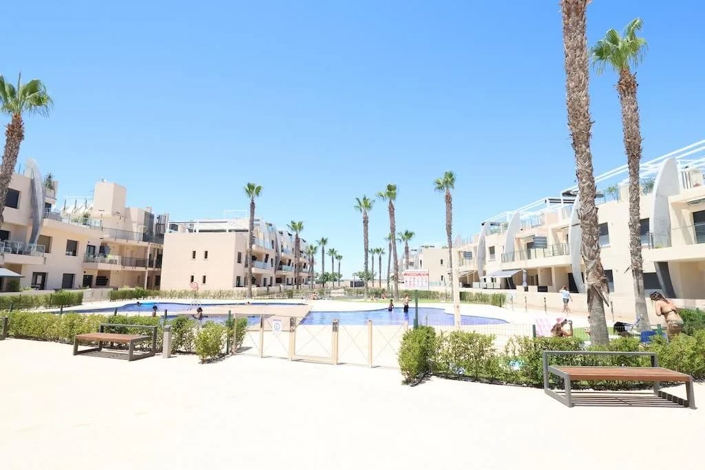 Apartment de 2 chambres à vendre à Pilar de la Horadada, Alicante - Image 2