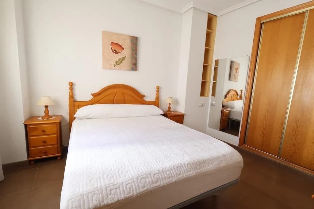 Apartment de 1 dormitorios en venta en Torrevieja, Alicante - Image 8