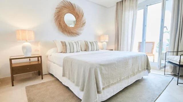 Apartment de 2 dormitorios en venta en Marbella, Málaga - Image 2