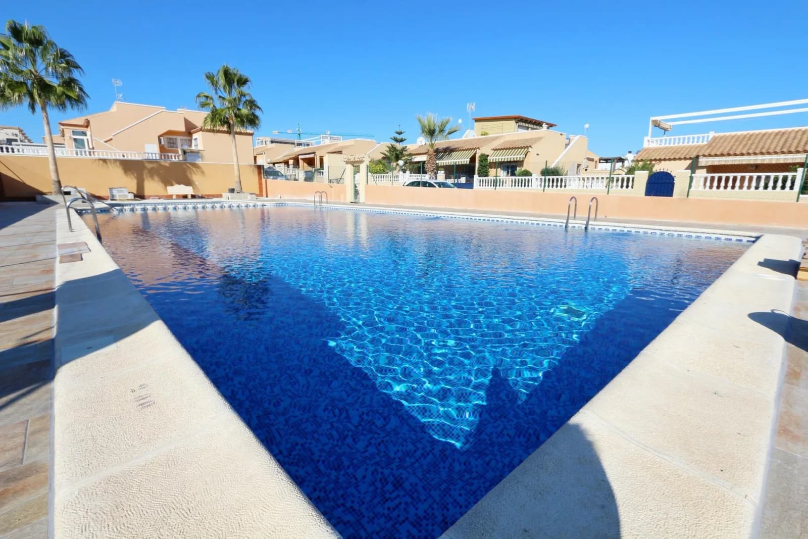 Apartment de 2 chambres à vendre à Orihuela Costa, Alicante - Image 2