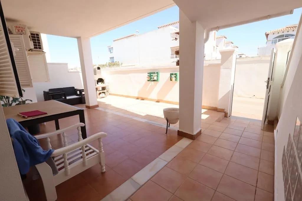 Bungalow de 2 chambres à vendre à Orihuela Costa, Alicante - Image 2
