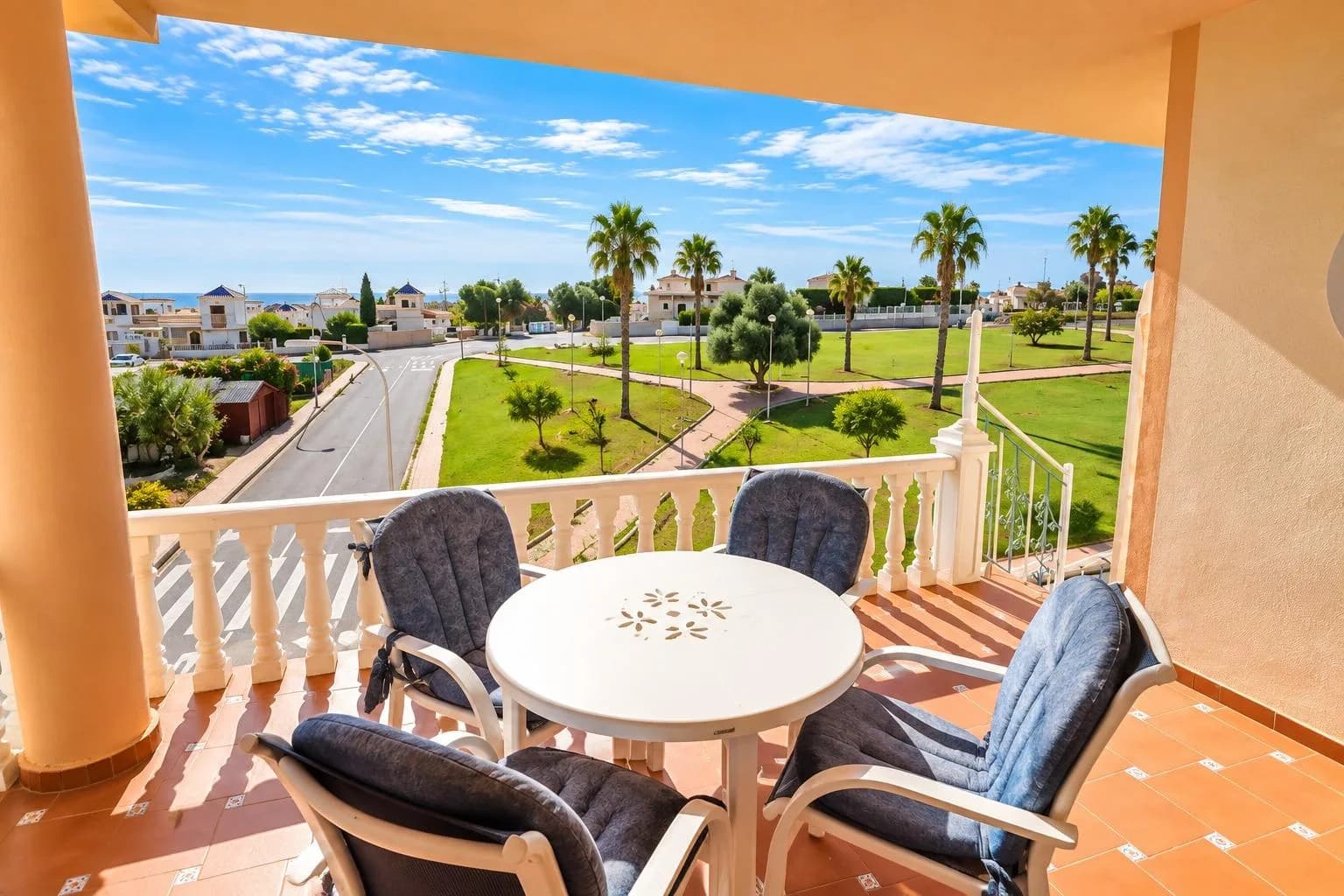 Apartment de 2 chambres à vendre à Torrevieja, Alicante - Image 3