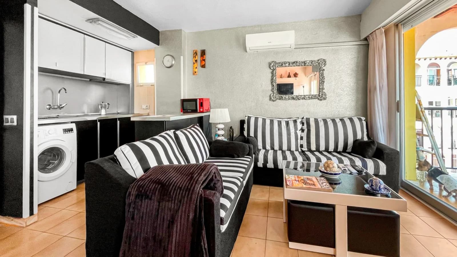 Apartment met 2 slaapkamers te koop in Torrevieja, Costa Blanca - Image 2