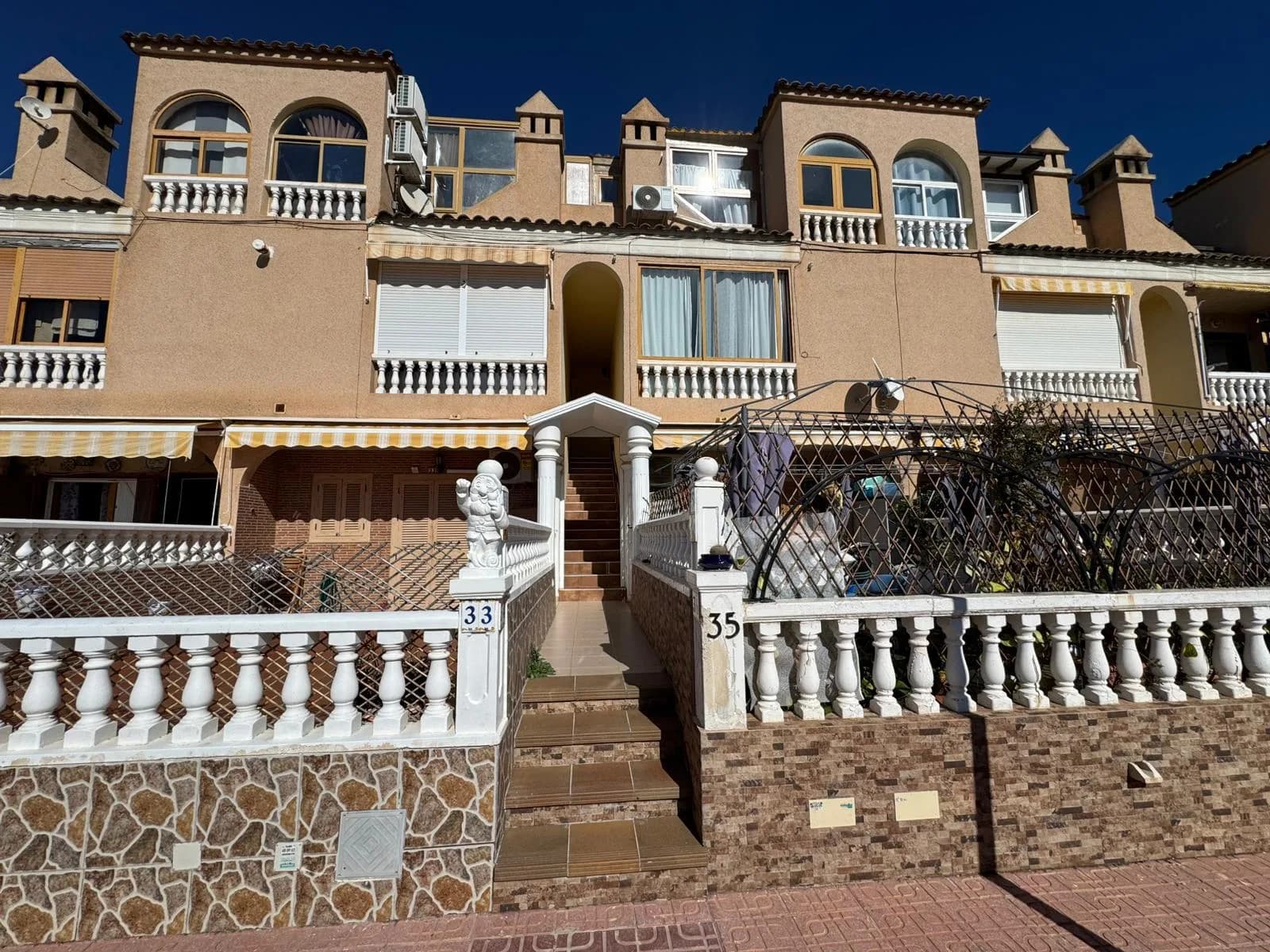 Bungalow de 2 chambres à vendre à Torrevieja, Alicante - Image 2