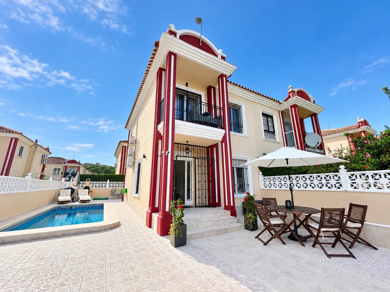 Townhouse met 3 slaapkamers te koop in Dehesa De Campoamor, Alicante