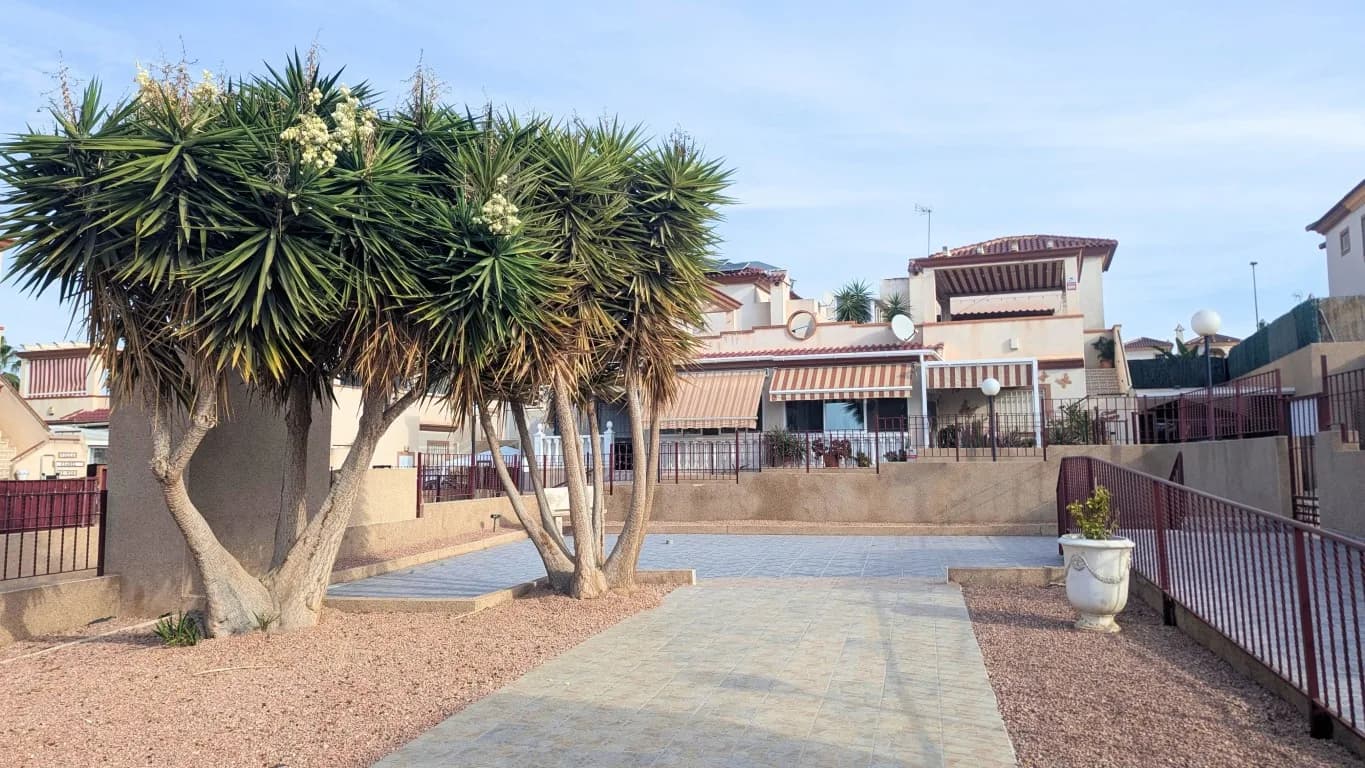 Quad House In San Fulgencio - Image 4