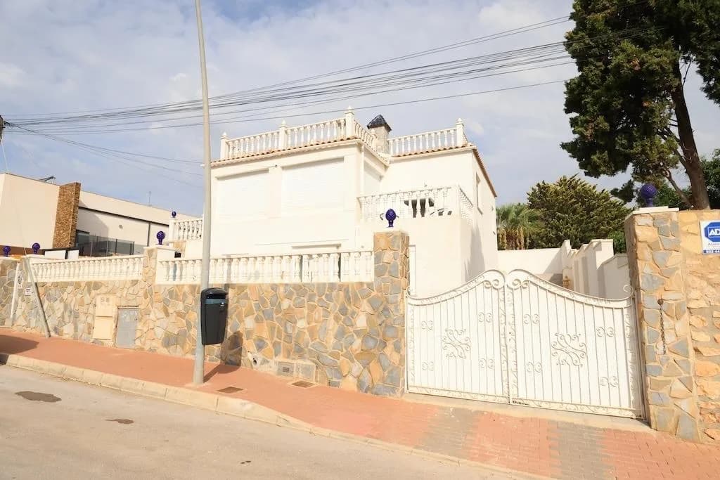 Villa de 5 chambres à vendre à Torrevieja, Alicante