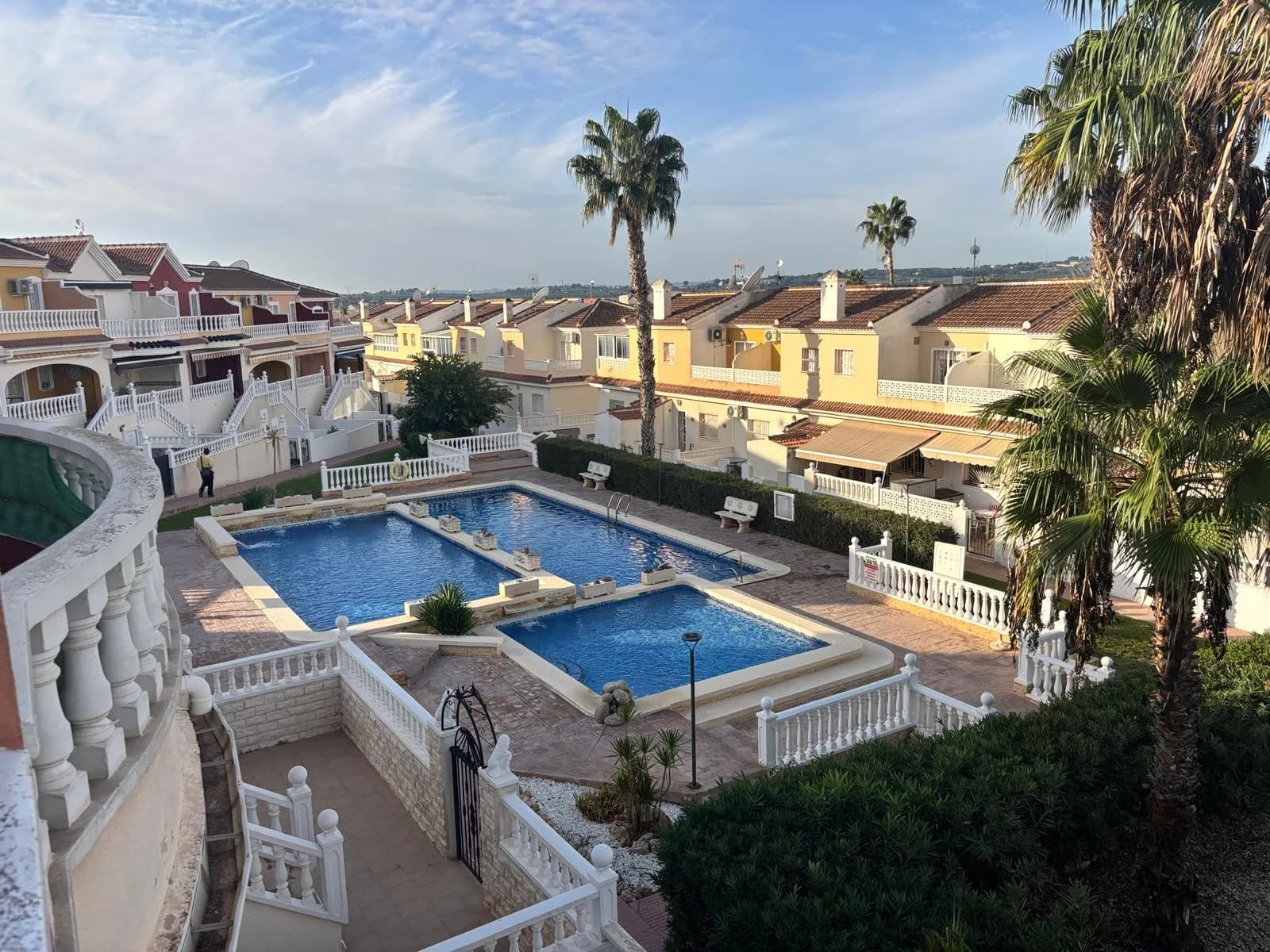 Townhouse de 3 chambres à vendre à Urbanización Monteazul, Alicante - Image 2
