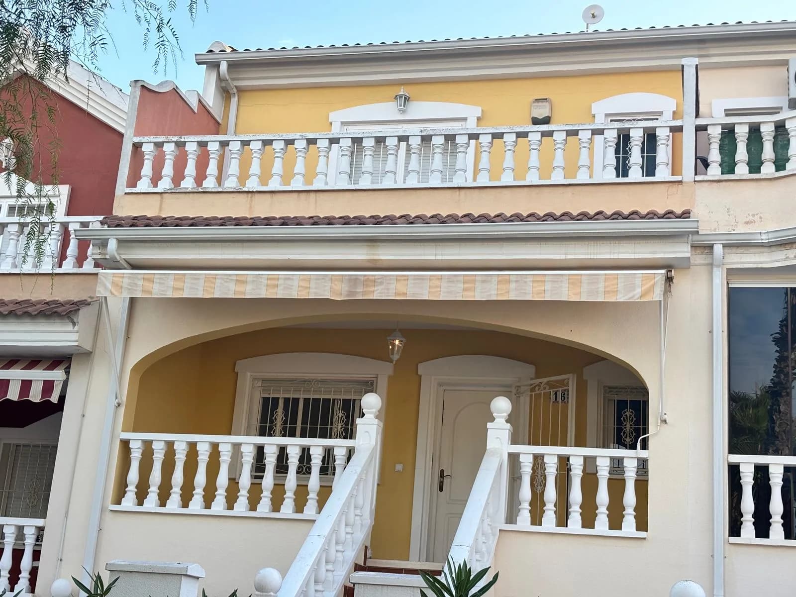 Townhouse de 3 chambres à vendre à Urbanización Monteazul, Alicante - Image 3