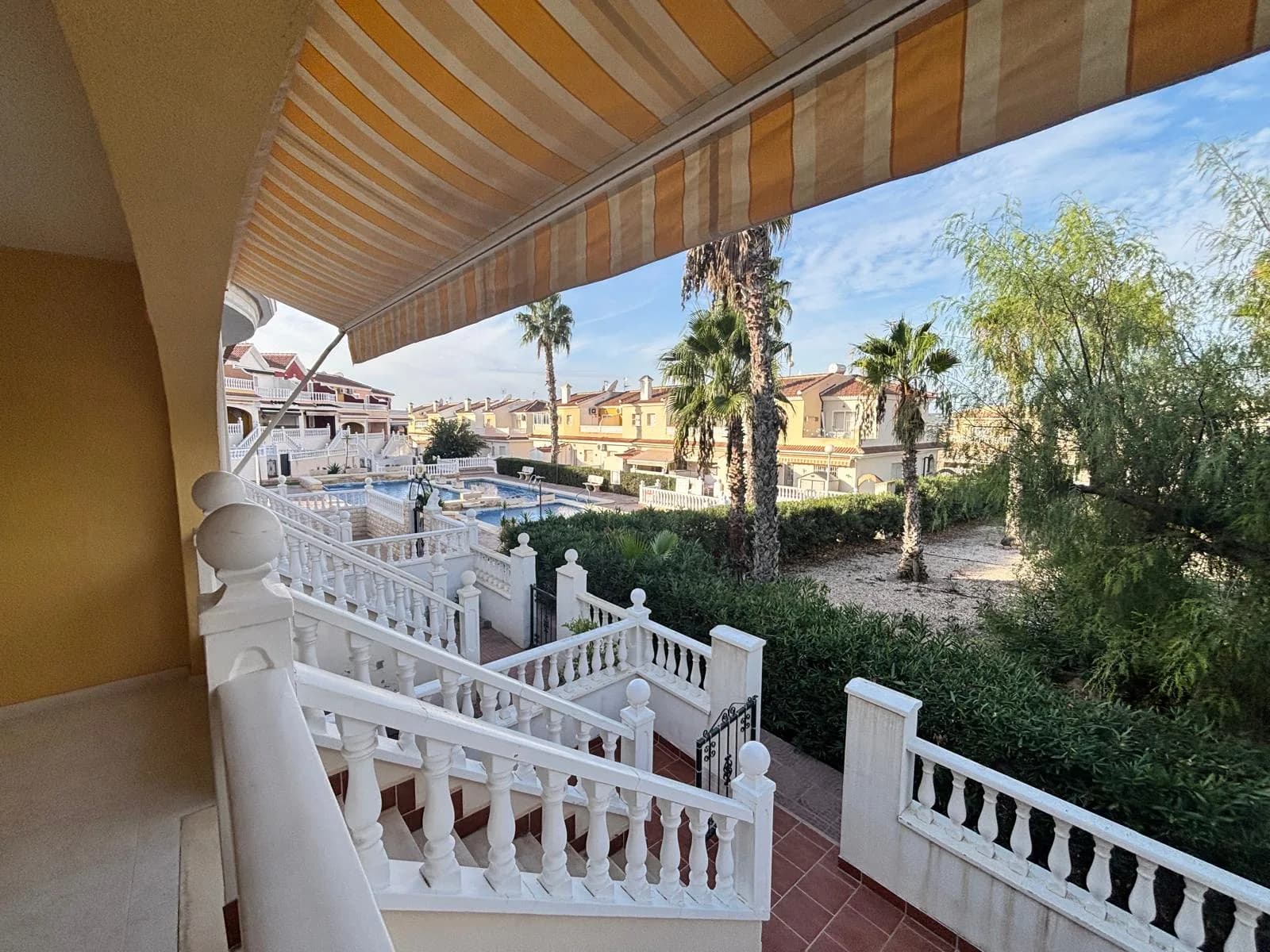 Townhouse de 3 chambres à vendre à Urbanización Monteazul, Alicante - Image 4