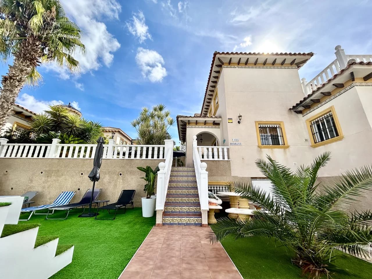 Villa met 4 slaapkamers te koop in Villamartin, Alicante